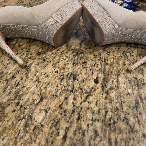 Aldo Bling cream platform heels.  Size 11 - Picture 7 of 12